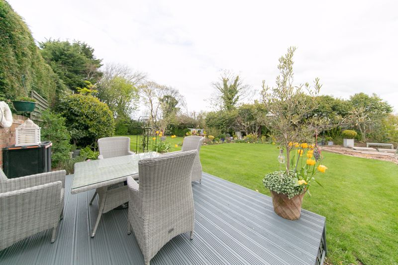 Immaculately landscaped private garden